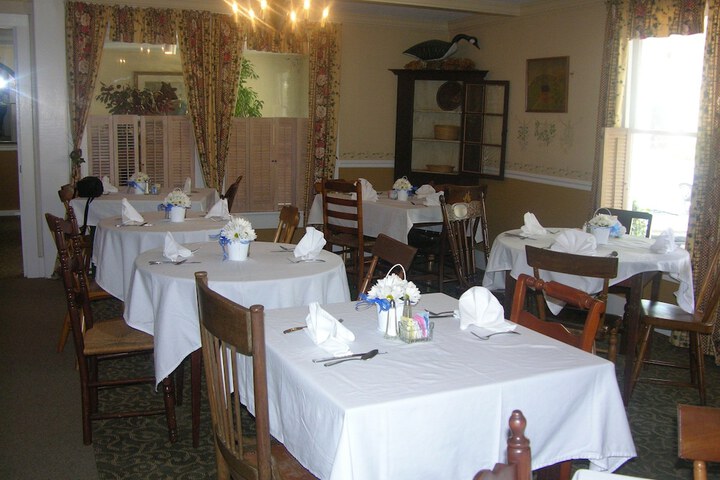 Dining 31 of 42