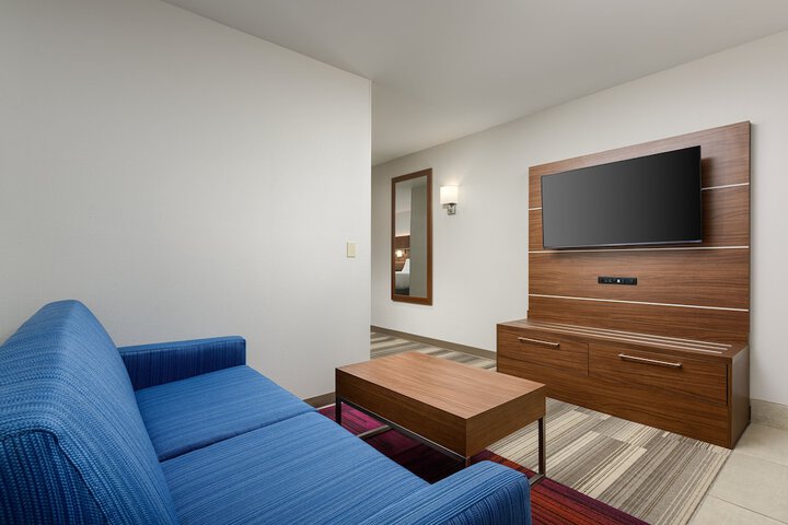 Holiday Inn Express Hotel & Suites Tullahoma by IHG