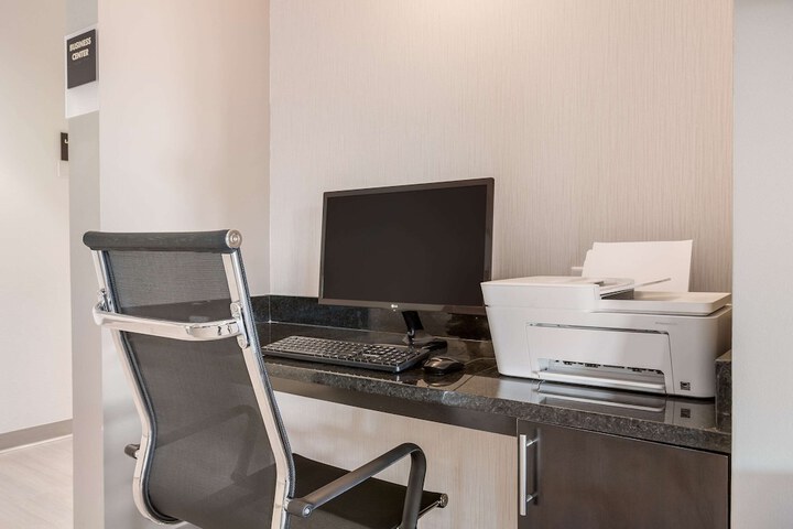 Business Center 28 of 28