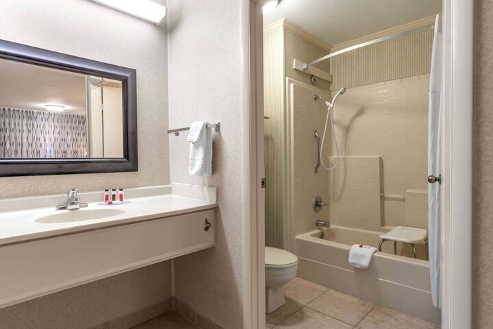 Room 6 of 20