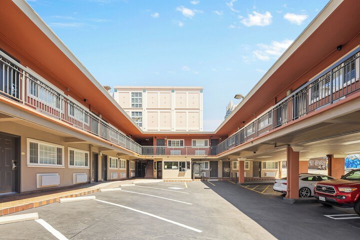 Alexis Park Hotel