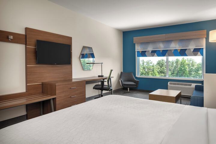 Holiday Inn Express Queensbury - Lake George Area by IHG