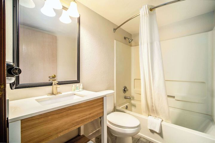 Room 14 of 28