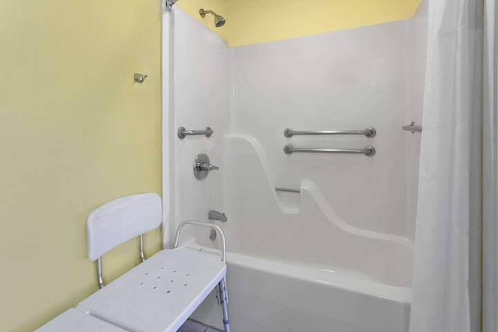 Super 8 by Wyndham Breaux Bridge