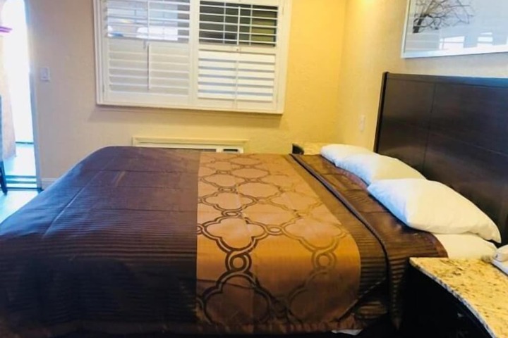 Room 6 of 19