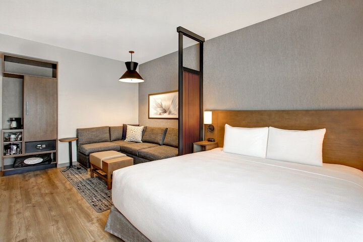 Room 52 of 92