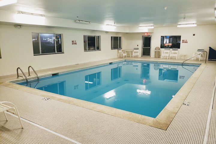 Days Inn & Suites by Wyndham Morris / I-80