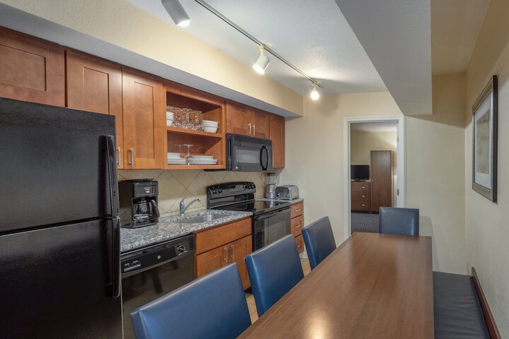 Room 32 of 60