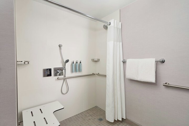 Courtyard by Marriott St. Louis Westport Plaza