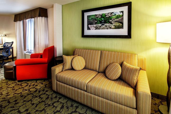Room 18 of 115