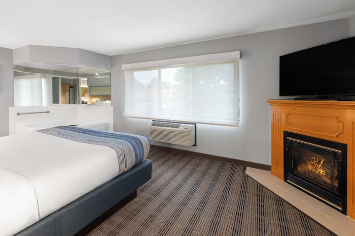 AmericInn by Wyndham North Branch
