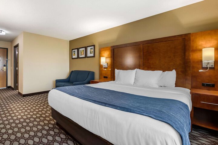 Room 8 of 32