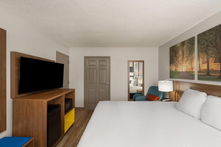 Days Inn by Wyndham Clanton AL