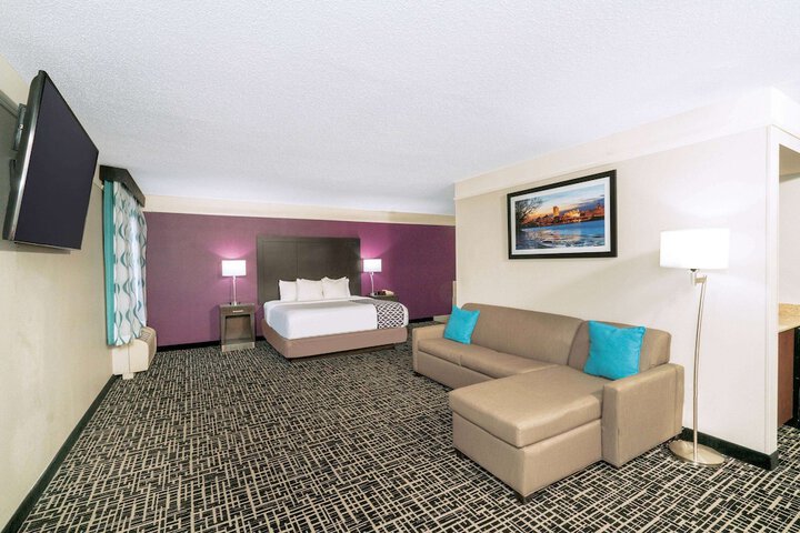 Room 15 of 33