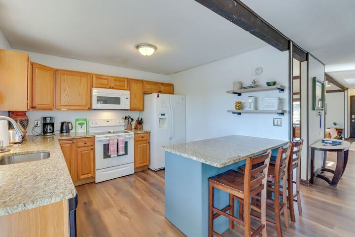 Near Skiing: Lakefront Gem w / Kayaks in Long Pond