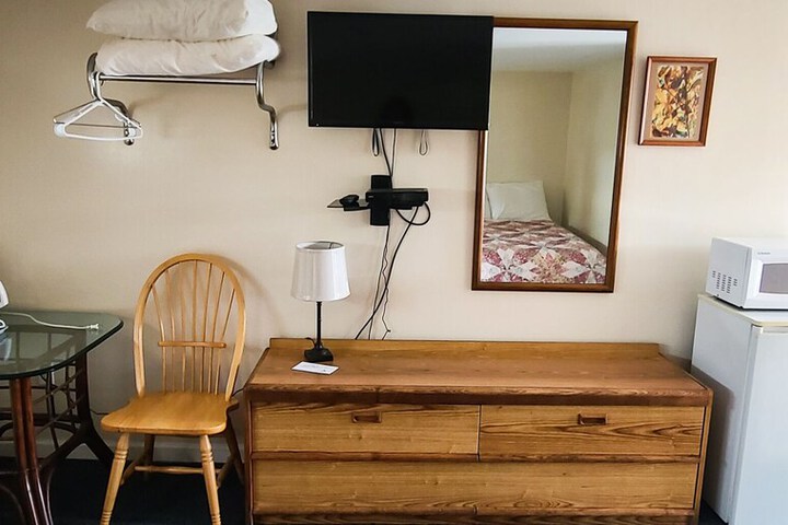 Room 12 of 18