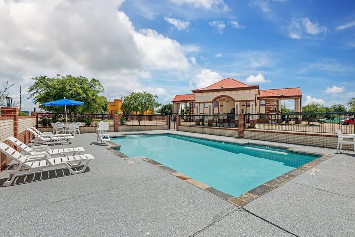 Pool 4 of 30