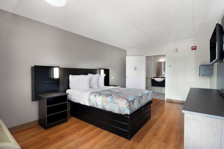 Room 20 of 33