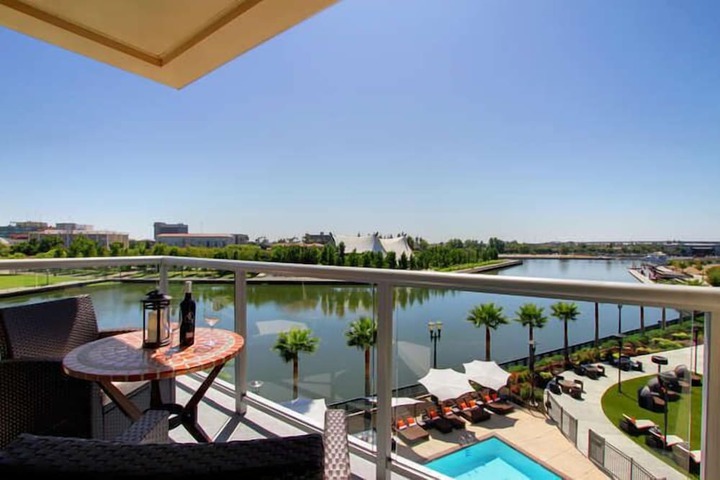 University Plaza Waterfront Hotel