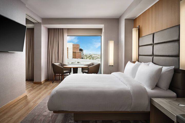 Room 28 of 64