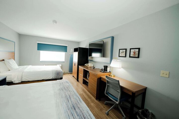 Room 8 of 43