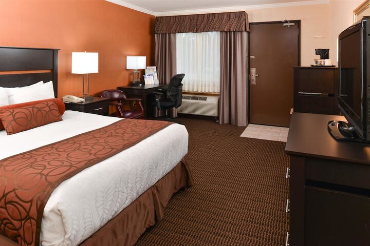 Best Western Plus Landmark Inn