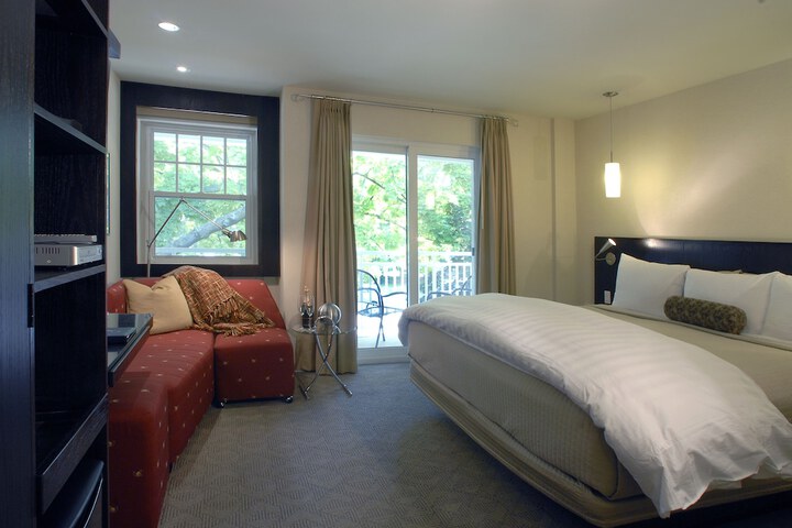 The Shaw Club Hotel