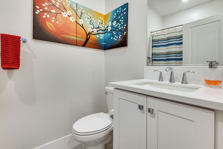12 Mi to Dtla! Multi-level Charmer w / Pool Access