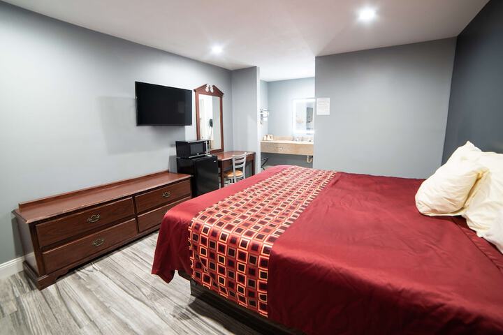 Room 13 of 32