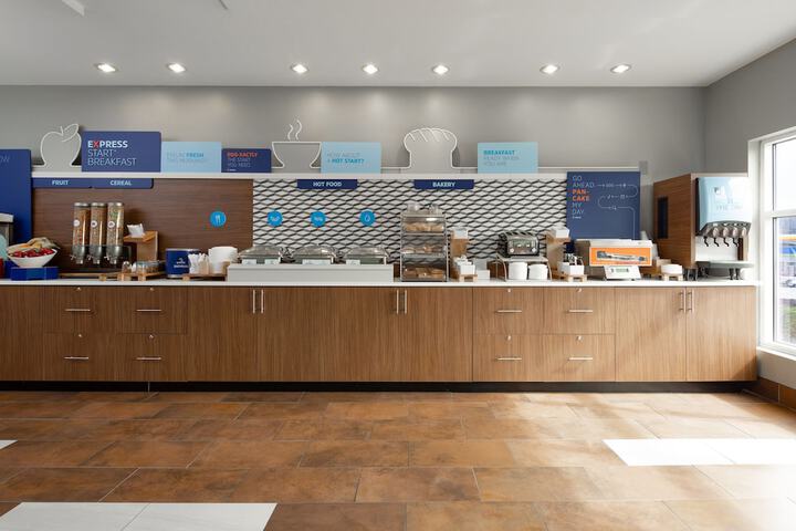 Holiday Inn Express & Suites Lenoir Cty by IHG