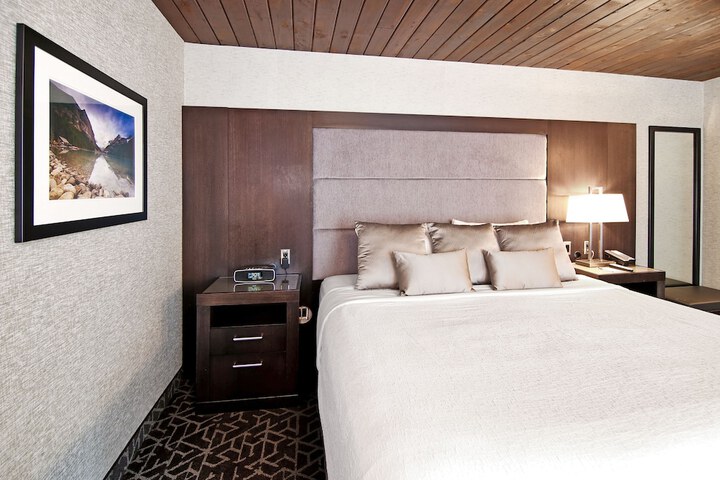 Room 53 of 109