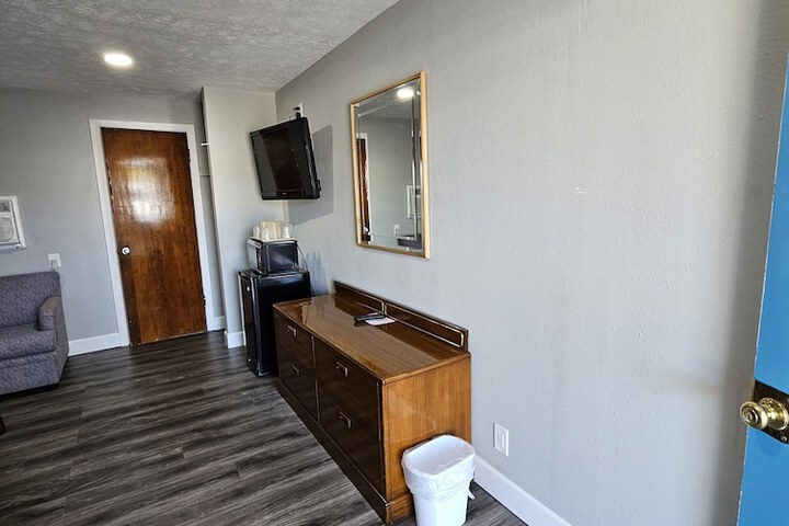 Room 15 of 18