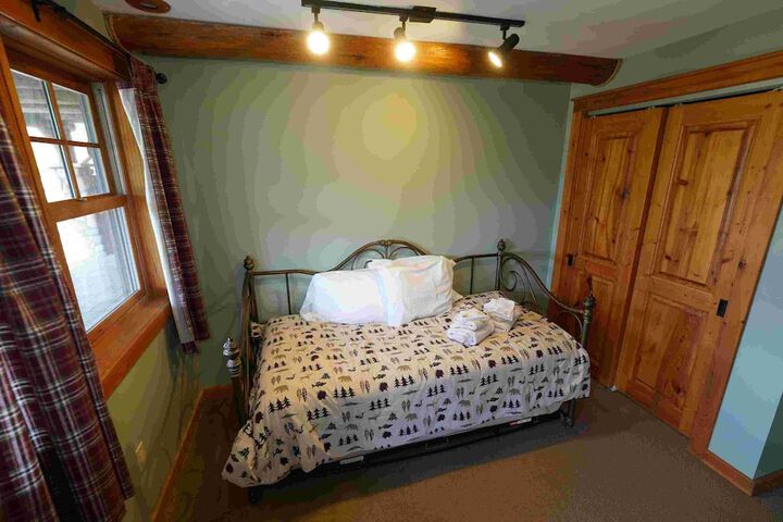 Room 143 of 241