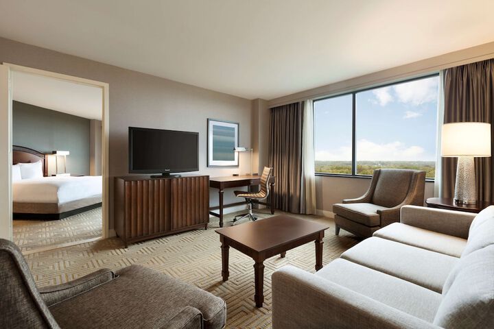 Hilton East Brunswick Hotel & Executive Meeting Center