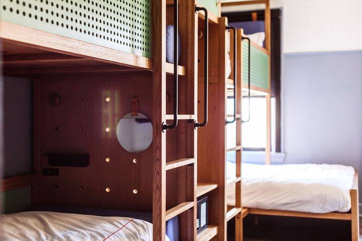 Room 40 of 83