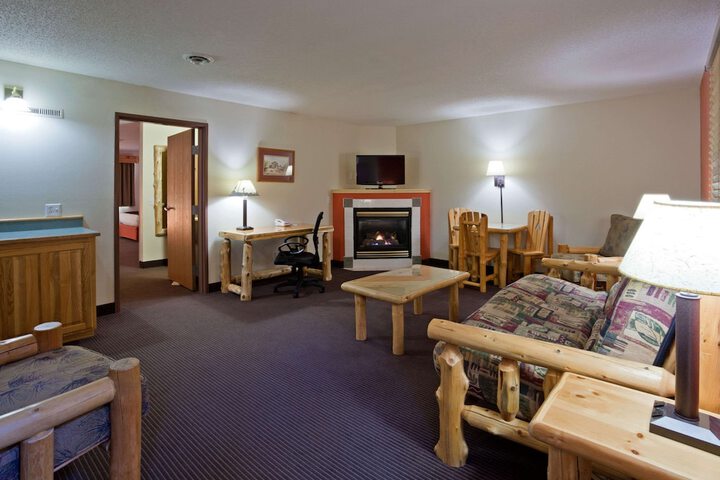 Room 27 of 38