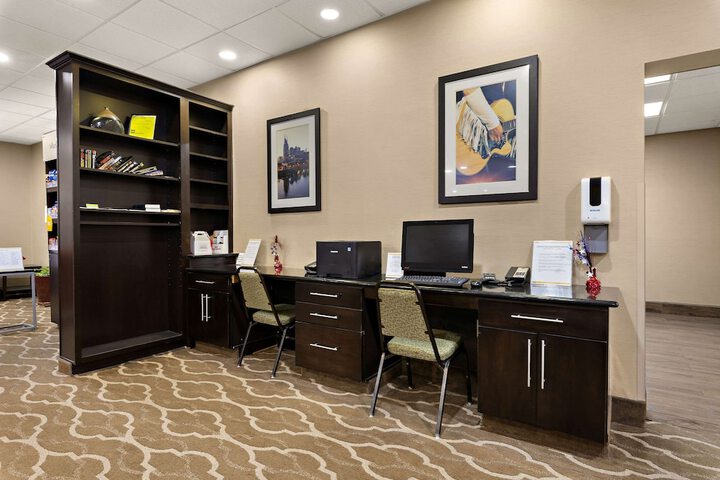 Business Center 31 of 34