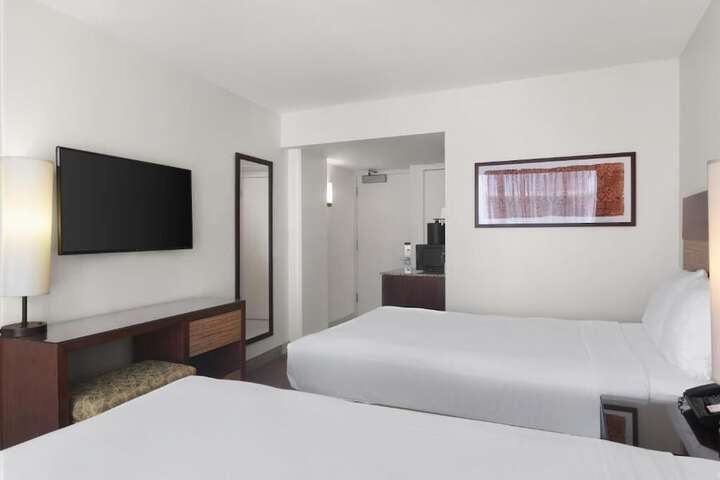 Room 47 of 80