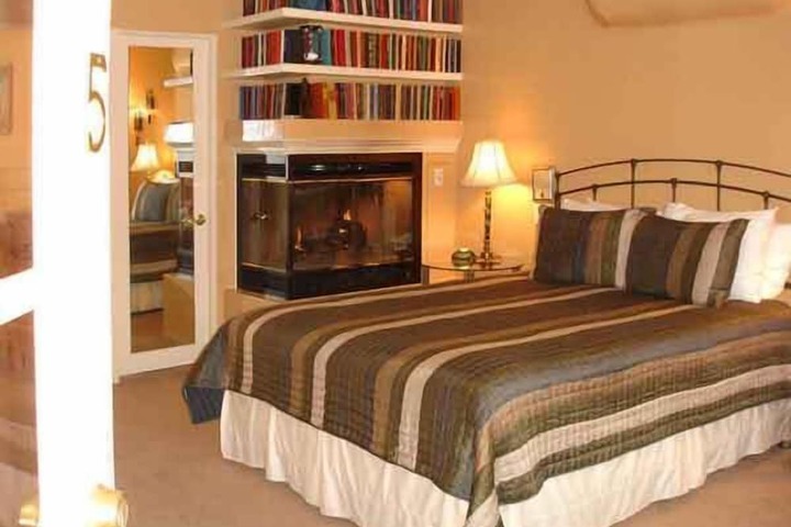 Room 21 of 39