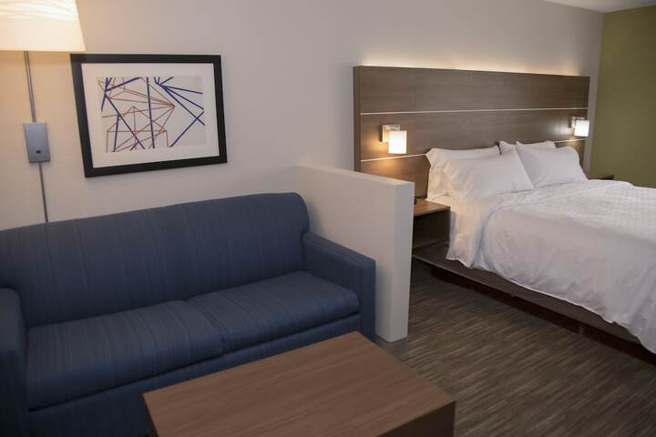 Room 48 of 77