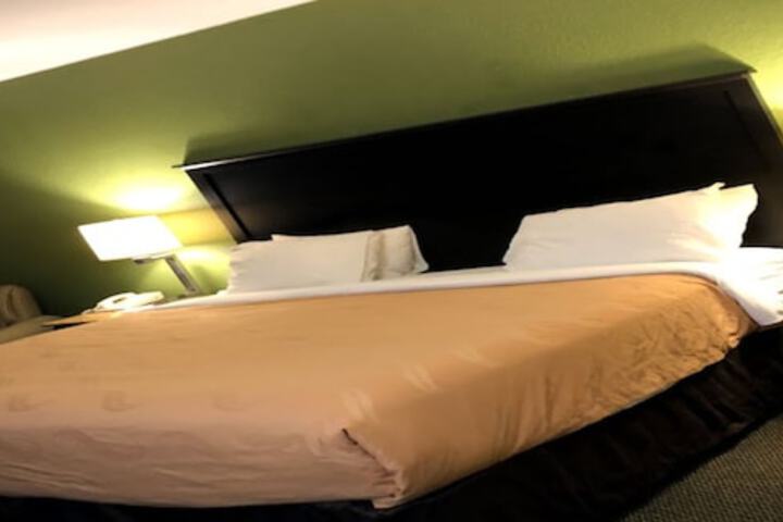 Room 10 of 13