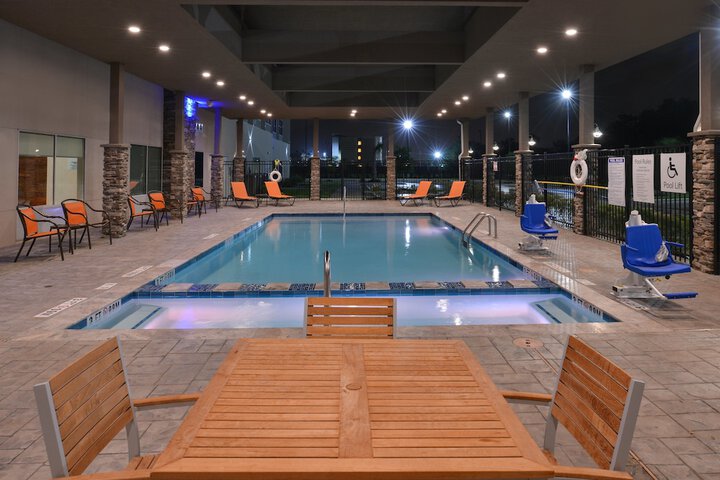 Pool 11 of 51