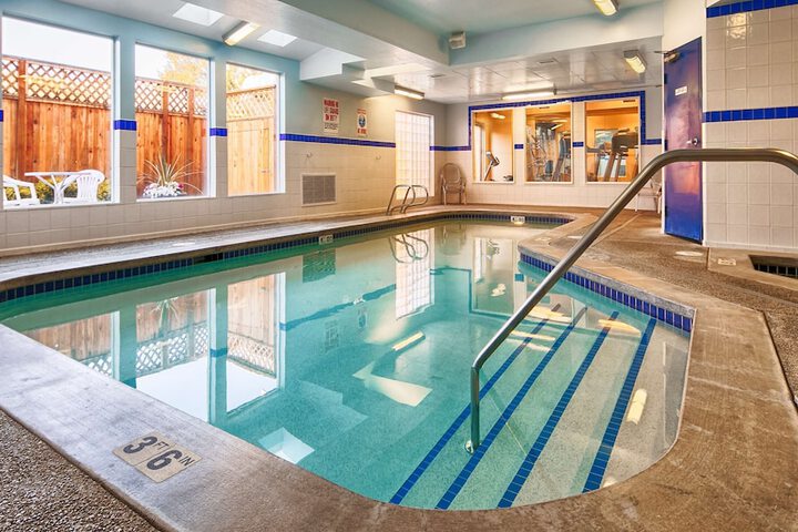 Executive Residency by Best Western Navigator Inn & Suites