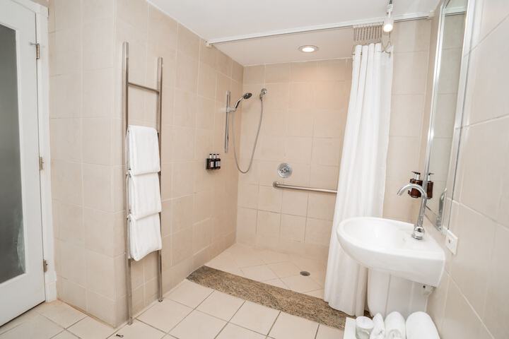 Room 40 of 108
