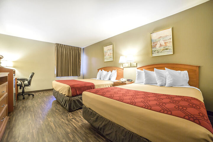 Econo Lodge Inn & Suites