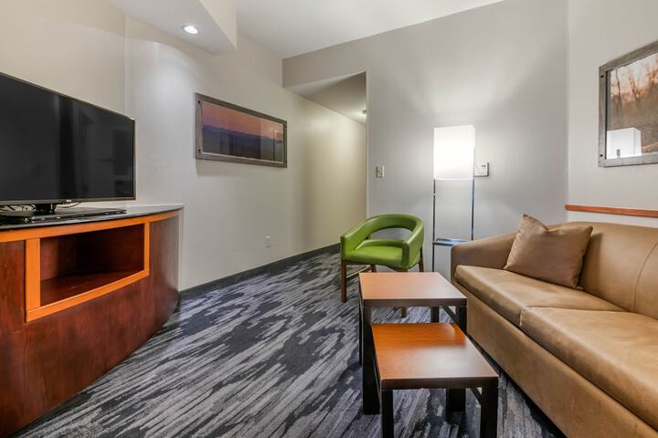 Room 9 of 25