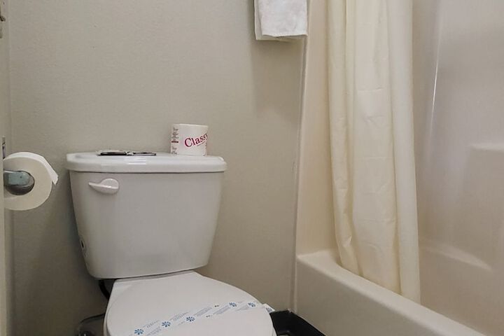 Room 18 of 33