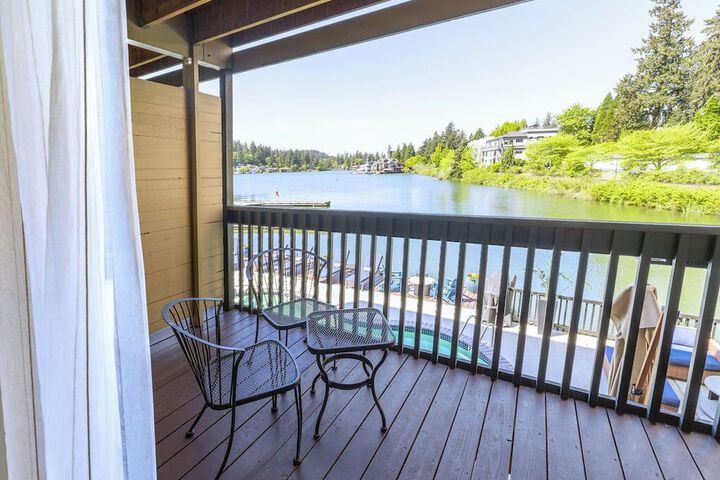 Lakeshore Inn