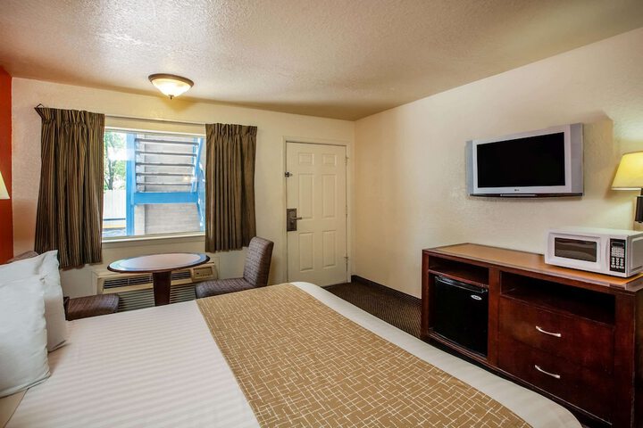 Room 16 of 36