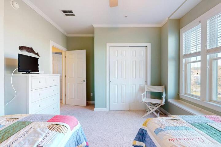 Bayside Resort --- 31738 Lakeview Dr #202A
